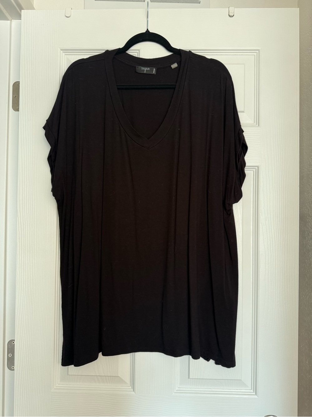 Women's Black V-Neck Short Sleeve Top